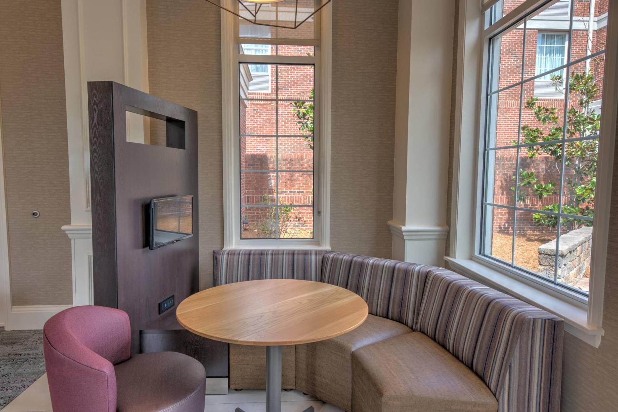 Hotel Courtyard Chapel Hill Extérieur photo