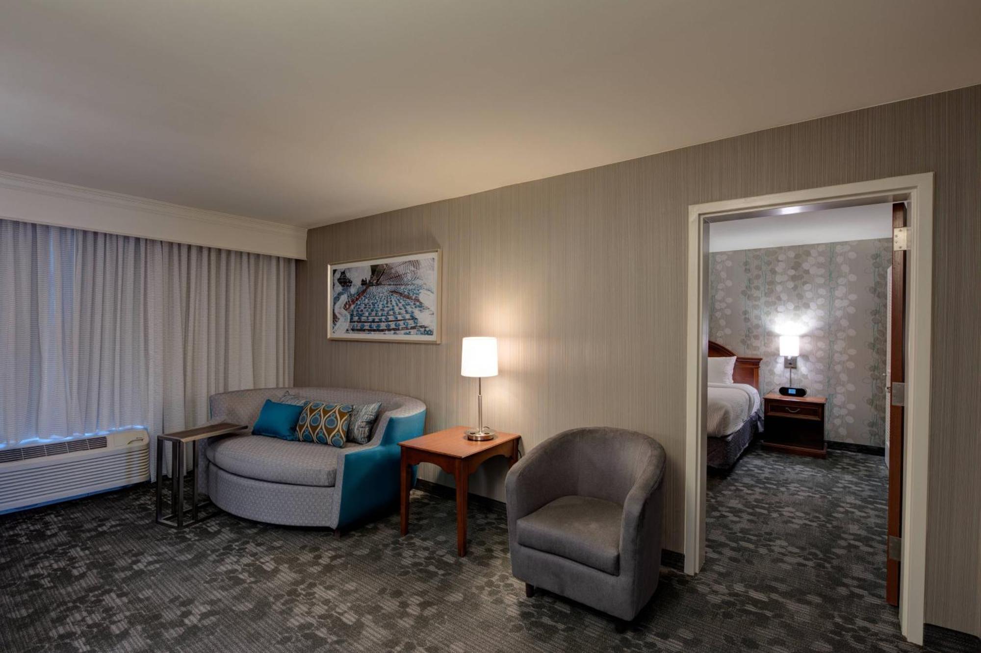 Hotel Courtyard Chapel Hill Extérieur photo