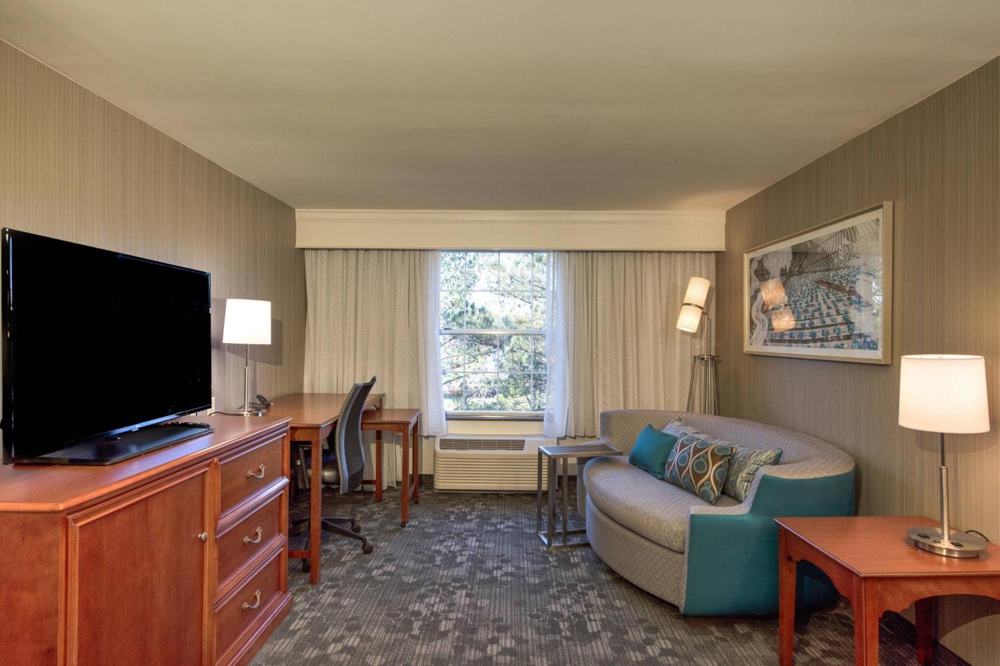 Hotel Courtyard Chapel Hill Extérieur photo