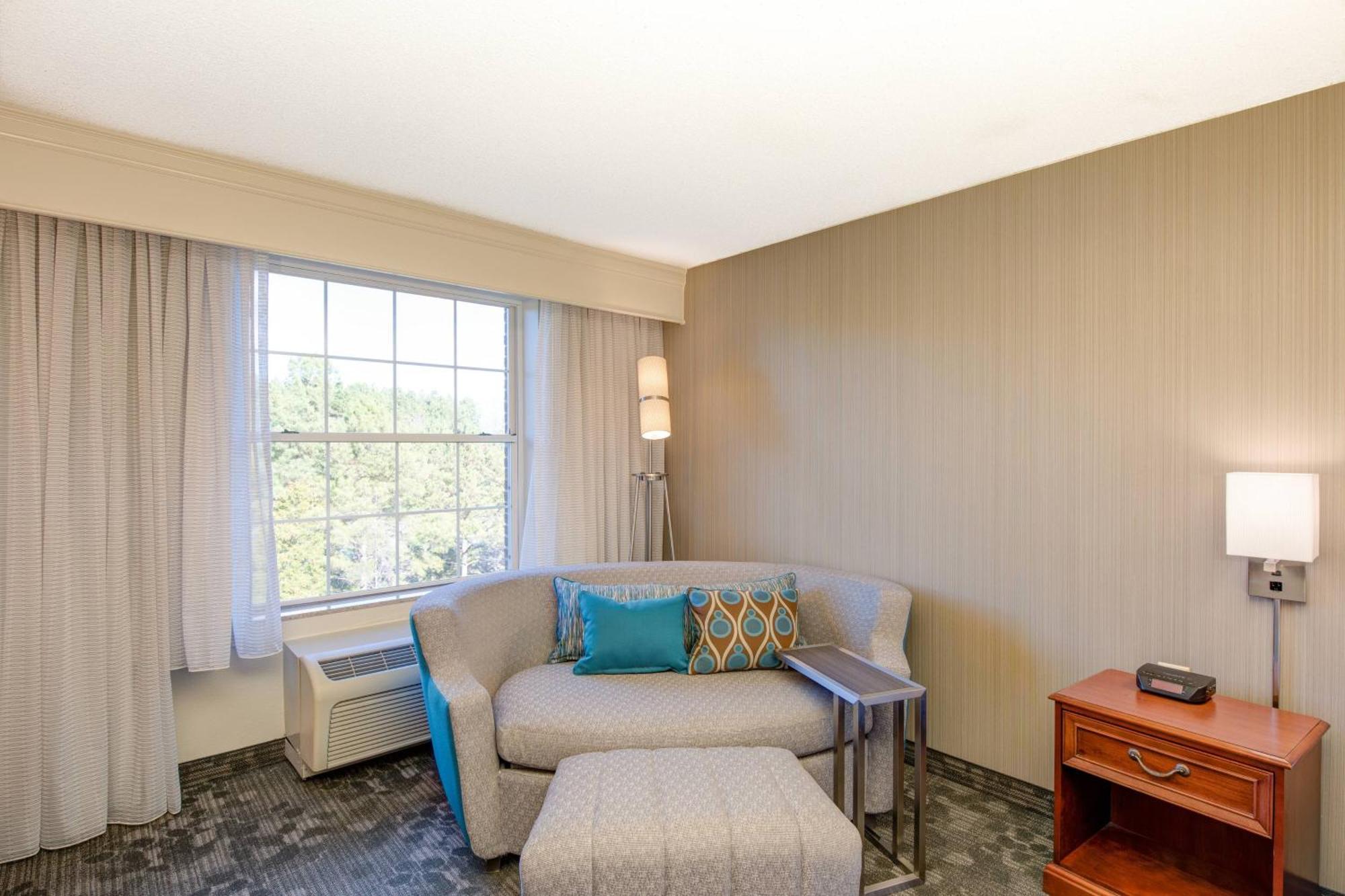 Hotel Courtyard Chapel Hill Extérieur photo
